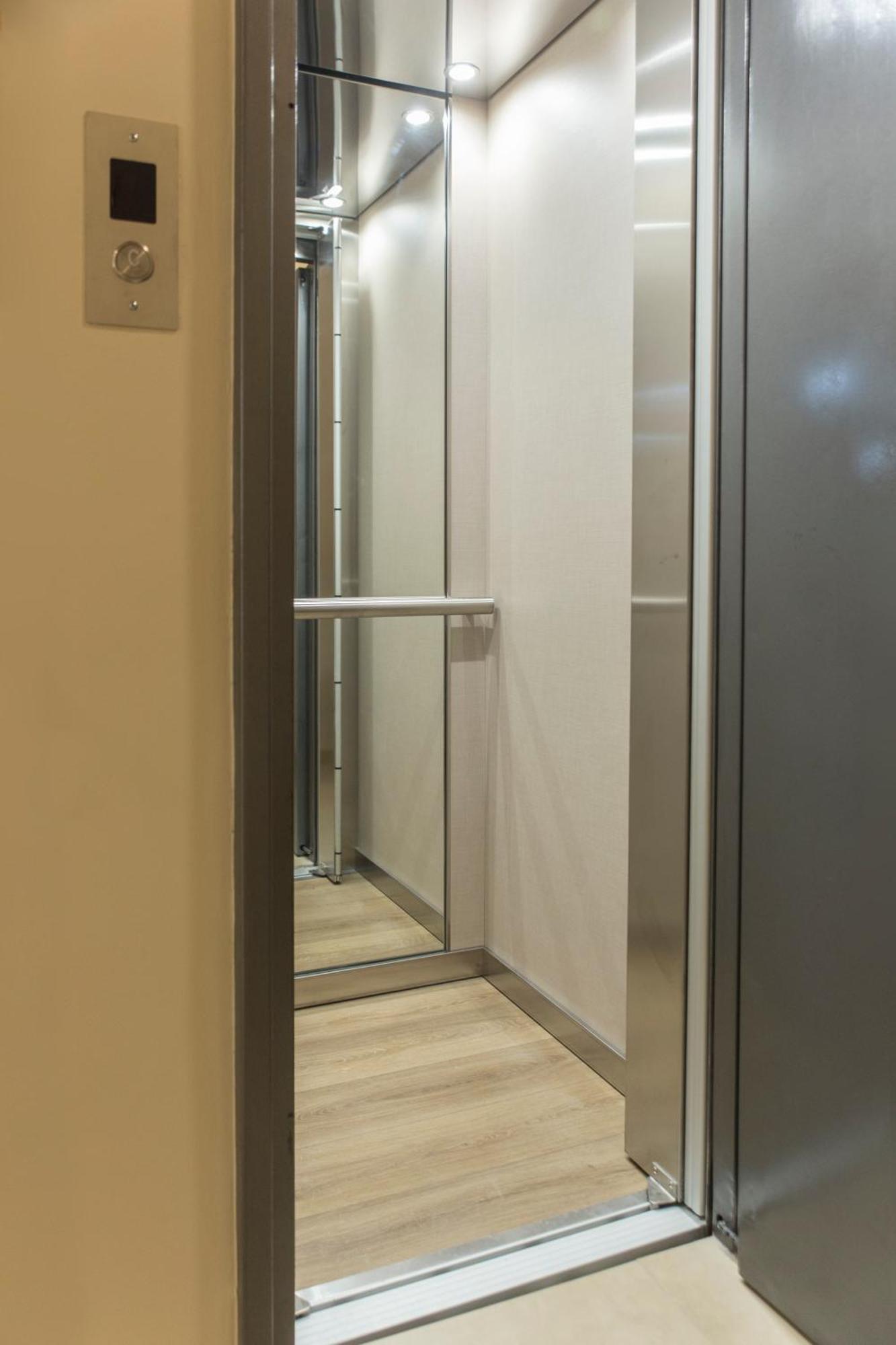 Living Stone Condo Hotel 아테네 외부 사진